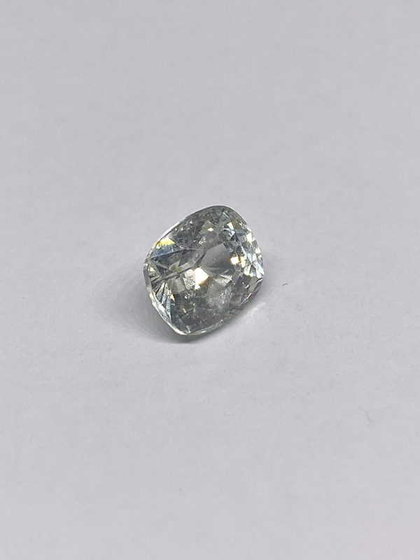 Natural White sapphire 2.80ct