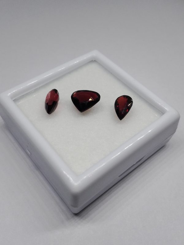 Red Garnet - 4.05 Carat