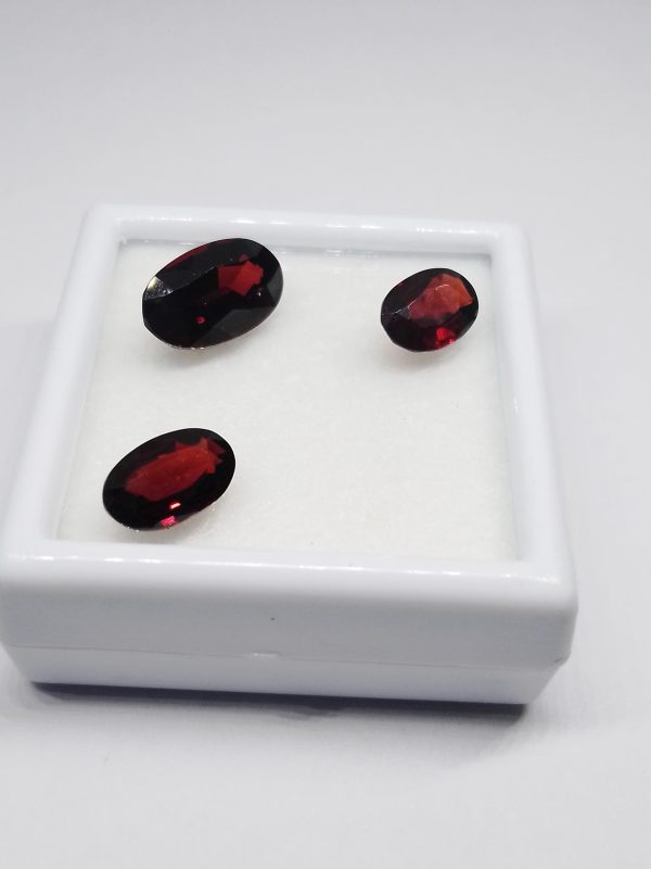 Red Garnet - 7.5 Carat
