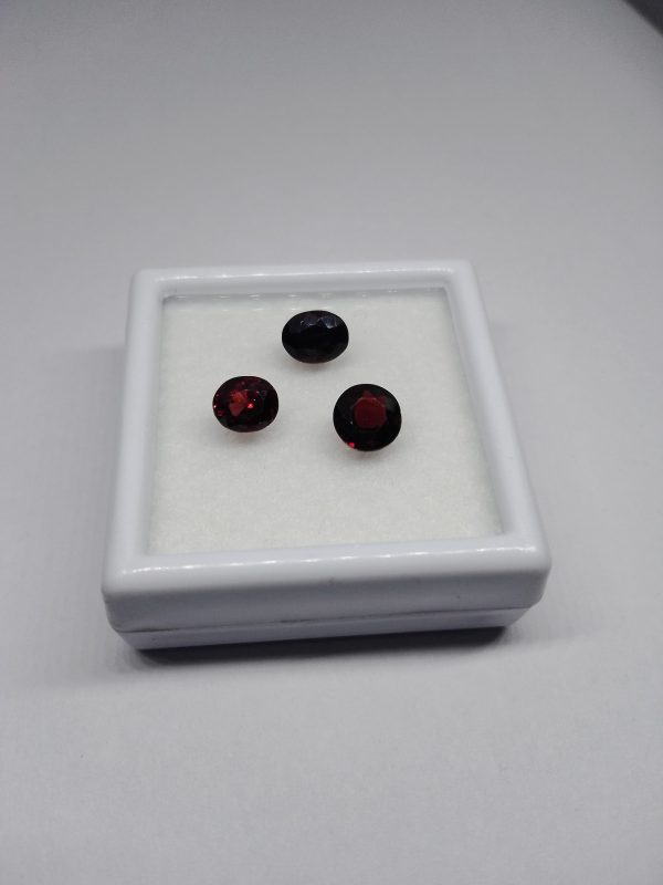 Red Garnet - 3.70 Carat