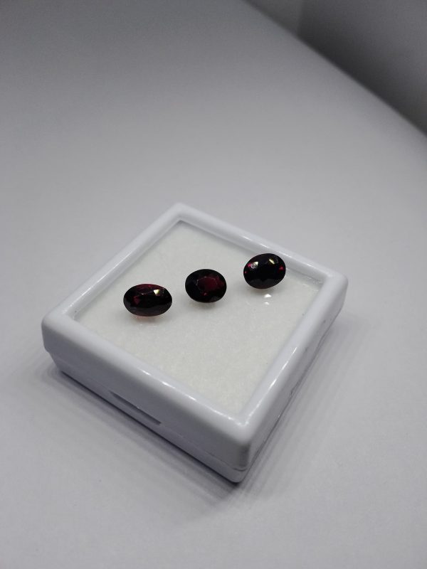 Red Garnet - 4.75 Carat