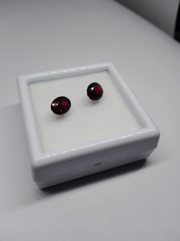 Red Garnet - 2.85 Carat