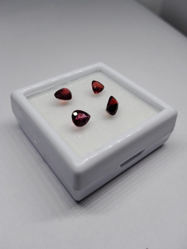 Red Garnet - 2.80 Carat