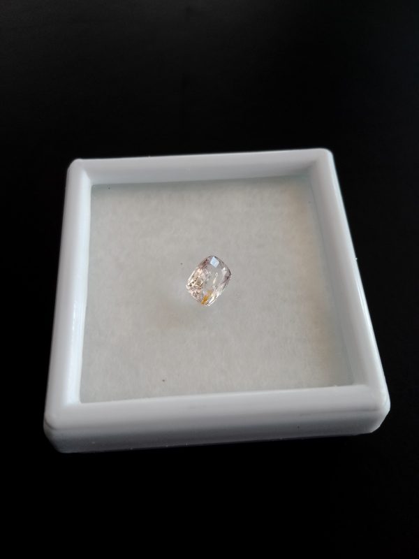 Natural white Sapphire xx cat
