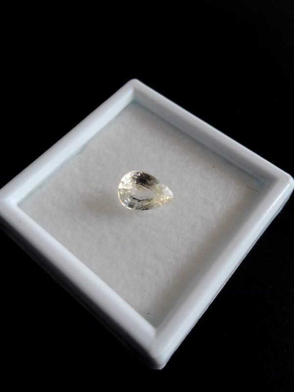 Natural white Sapphire 2.10 Carat